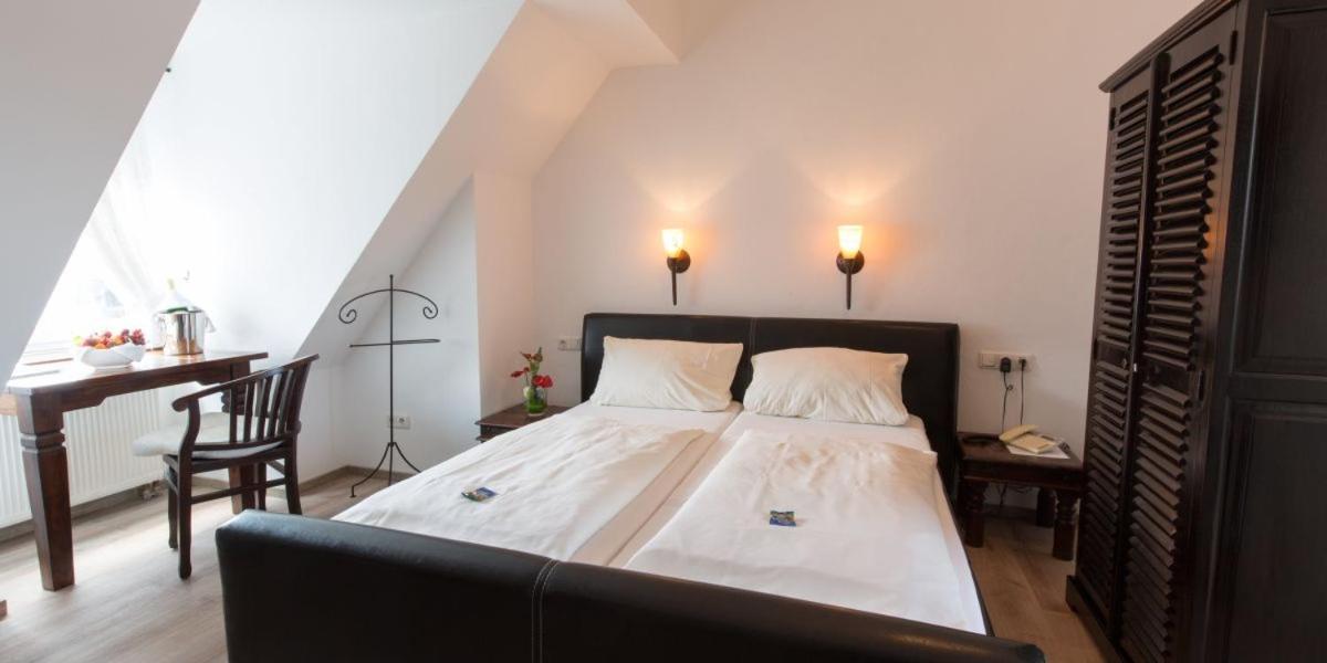 Hotel Zur Roemerbruecke Neuwied Bagian luar foto