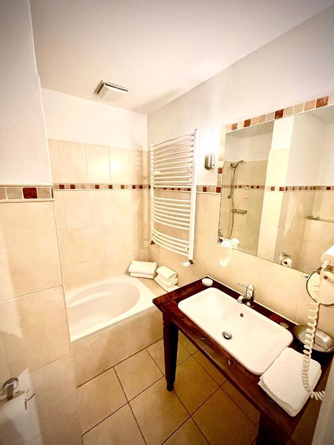 Hotel Zur Roemerbruecke Neuwied Bagian luar foto
